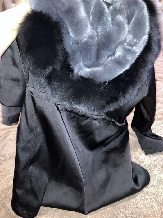 Черна парка Avin