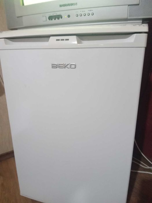 Продавам малък фризер Beko,нормални следи от употреба.