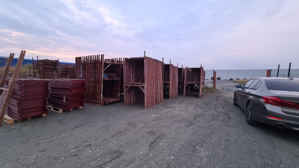 Vand schela metalica cu podina la jumatate