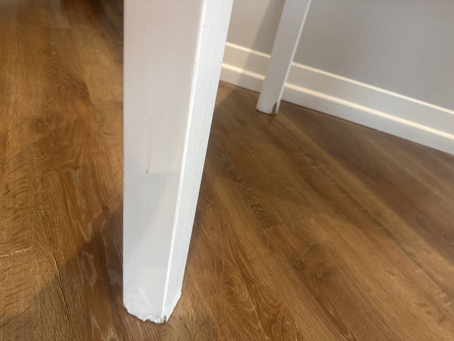 Продам стол белый