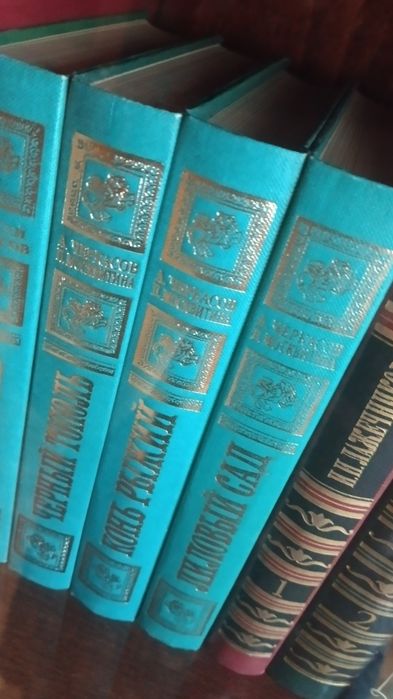 Продам книги в хорошем состоянии .