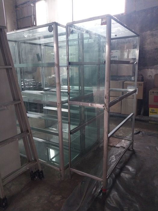 Стеклянные ветрины б/у