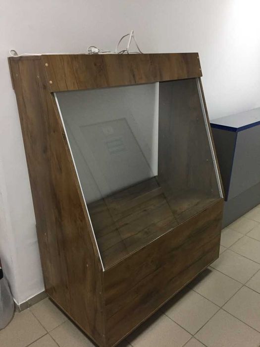 продам витрины стеклянные