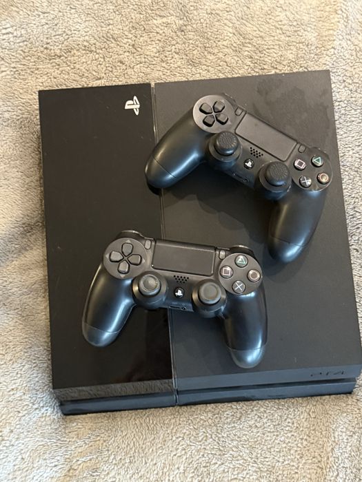 Продавам PlayStation 4