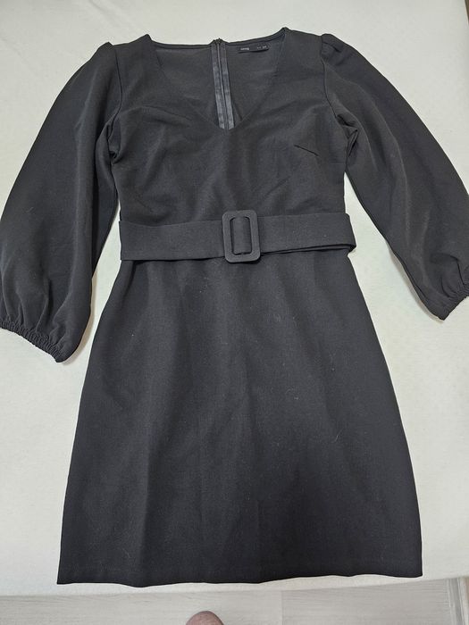 Черна прилепнала рокля