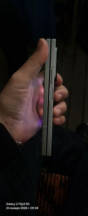Z Fold 6  256 Gb toza ishlatilgan karopkasi yuq 2 ta sim