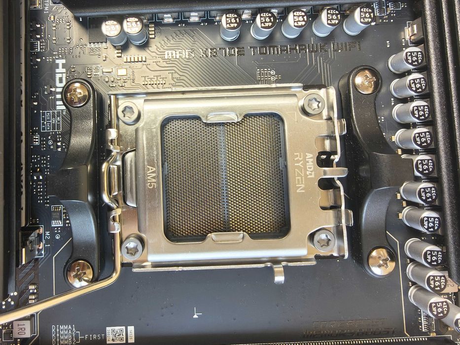 Дъно MSI MAG X870E Tomahawk WiFi – Сокет АМ5