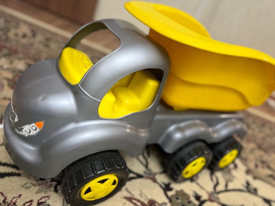 Продам машинку для мальчиков