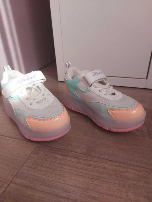 Детски обувки с колелца