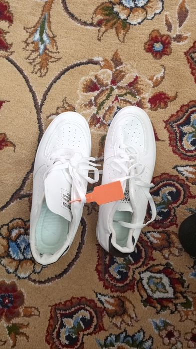 Krasofka srochni sotiladi  43 razmer