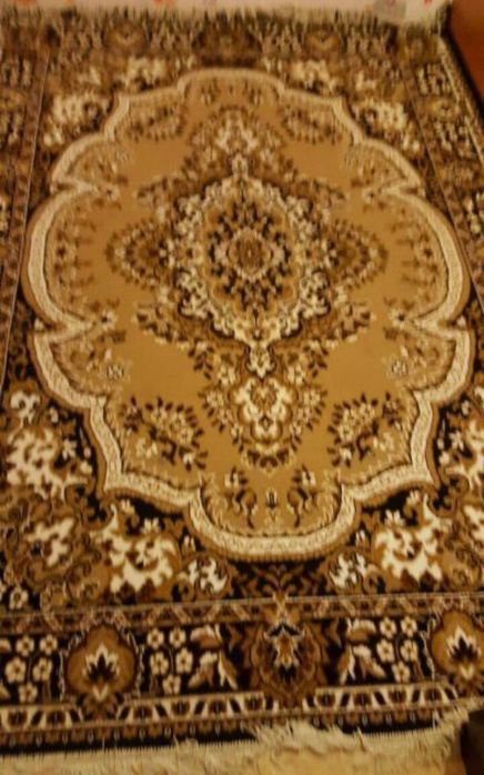 Б/У ковёр, в хорошем состоянии.