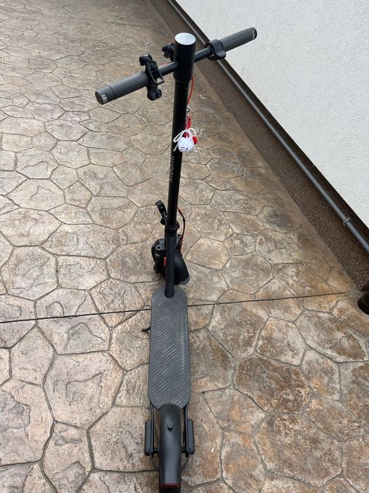 Vand trotineta XIAOMI SCOOTER ELITE in garantie (10 km)