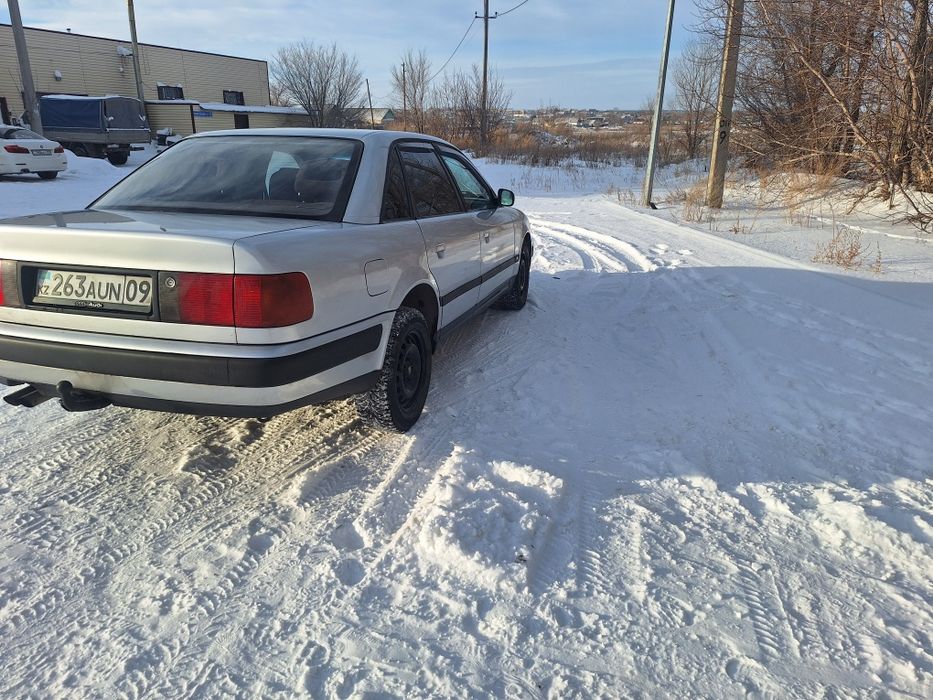 Автомобиль AUDI C 4