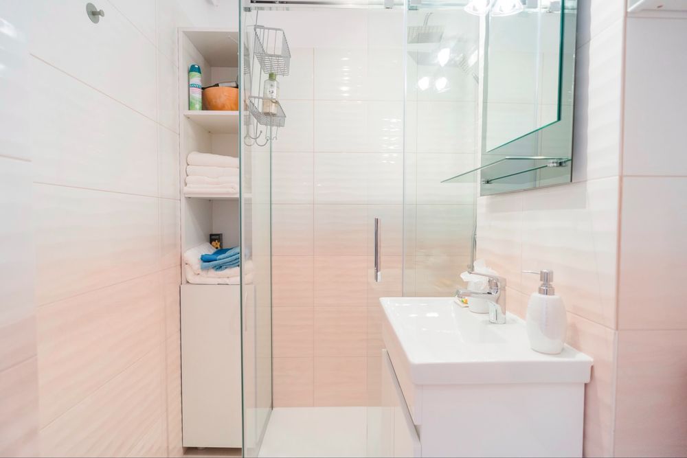 Apartament 2 camere decomandat Zona Centrala , complet utilat , recent renovat, balcon - de inchiriat imediat septembrie