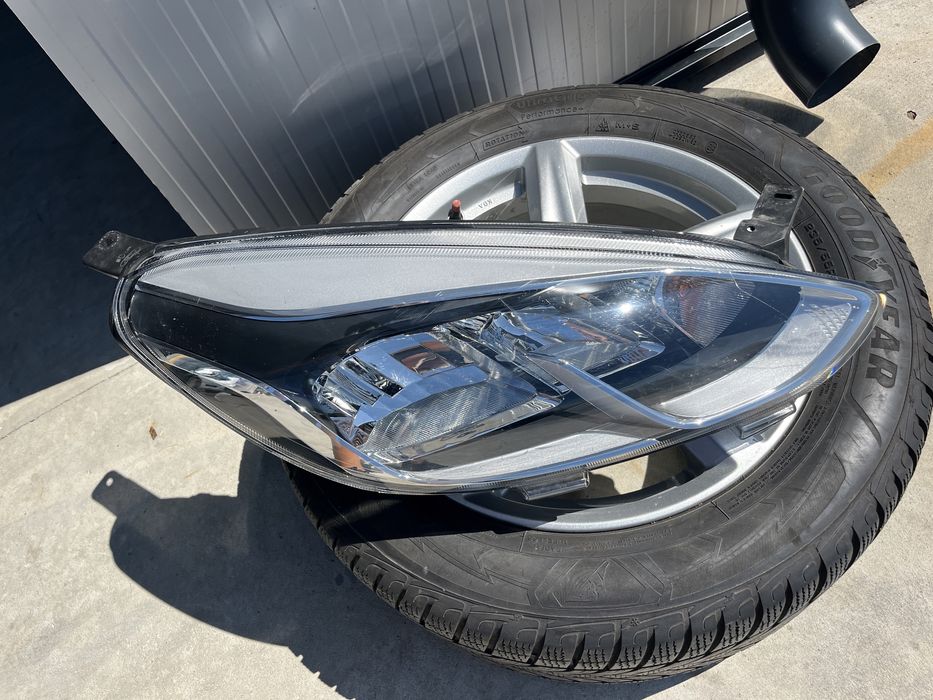 Ляв и десен фар Ford Fiesta 2018-