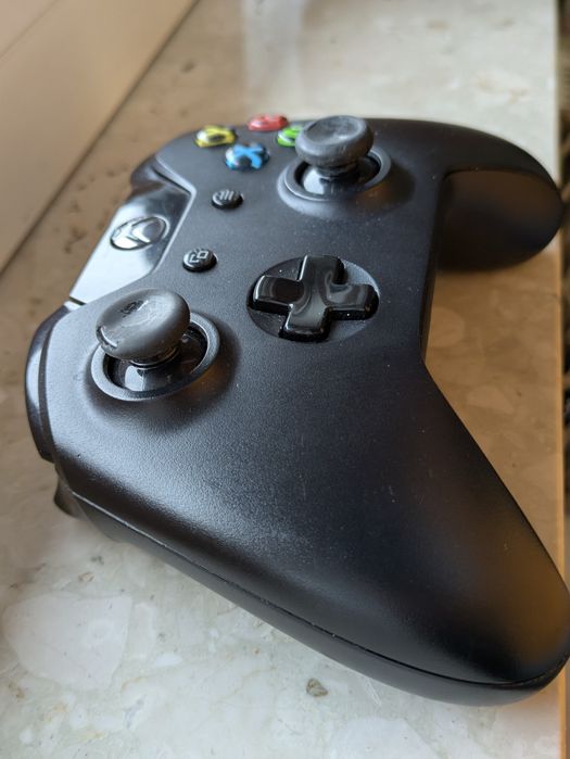 Vând Xbox one 500GB