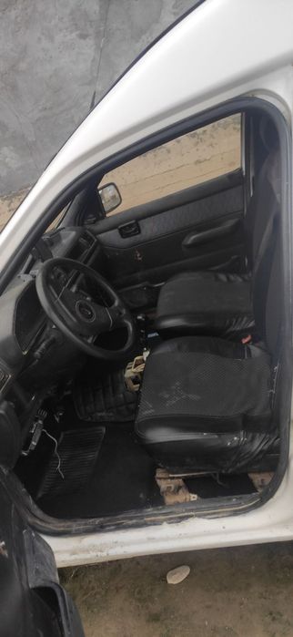 Ford (_kuryer_). Moshina sotildi.