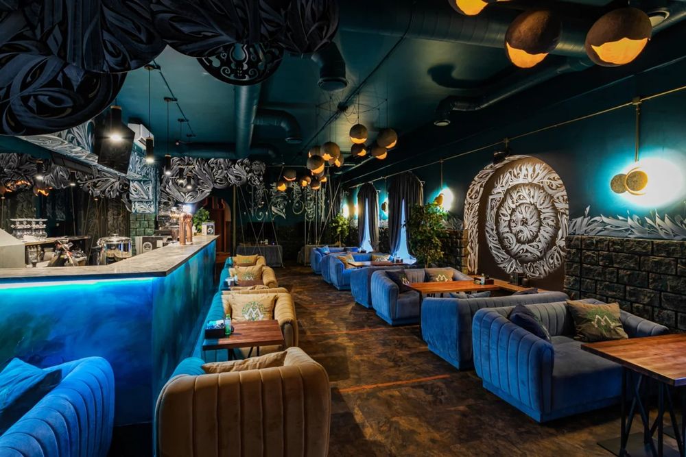 Kafe va restoranlar uchun mebel