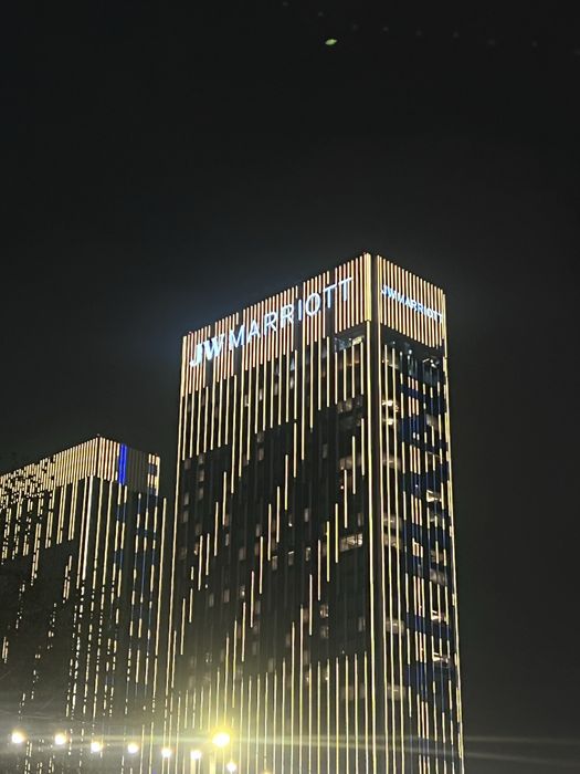 Установка LED медиафасадов и рекламных сеток под ключ