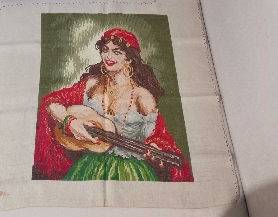 Гоблен ,,Циганка с китара"  57/42см