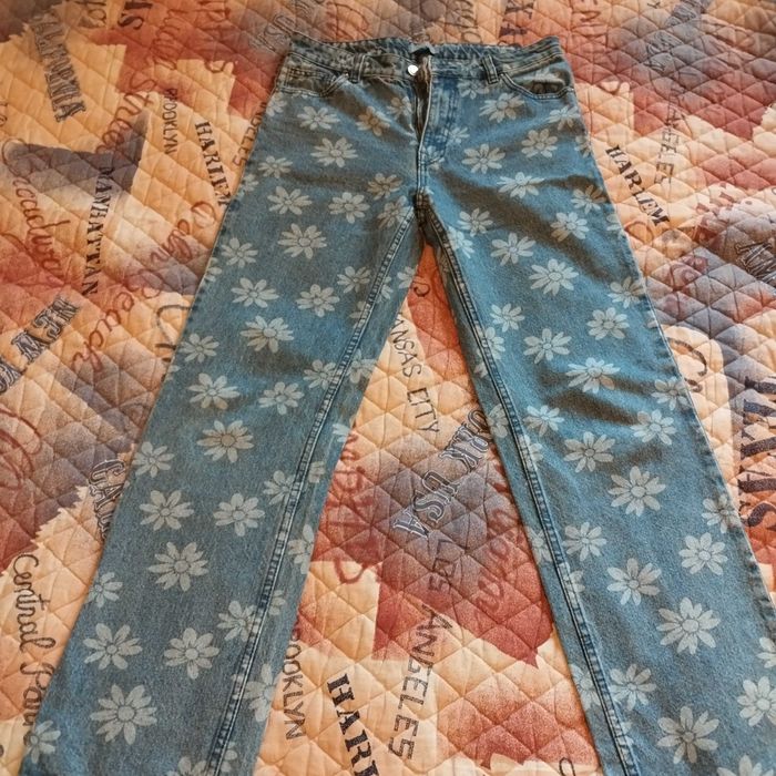 Продавам дънки с цветя