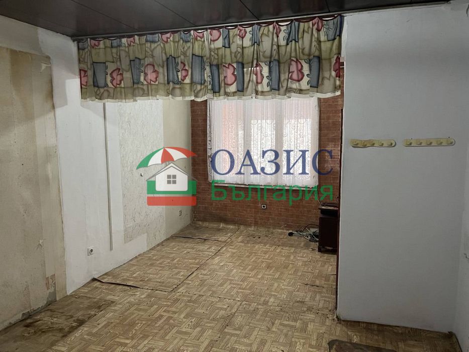 Двуетажна къща в центъра на гр. Свети Влас 245 м2, и двор 1 149 м2,