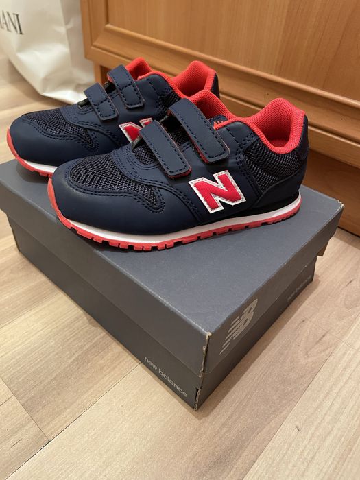 Продам детские кроссовки