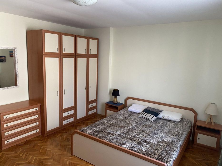 Дава се под наем Тристаен апартамент в Бургас, Център - 92 кв.м за 510 € - Снимка #3