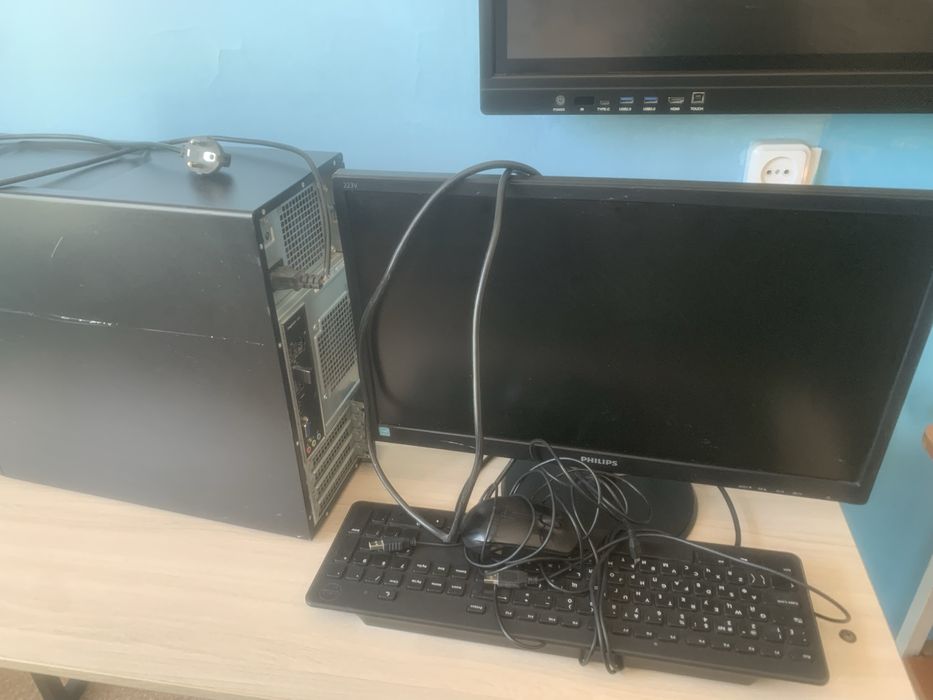 Компьютер вместе с принтором