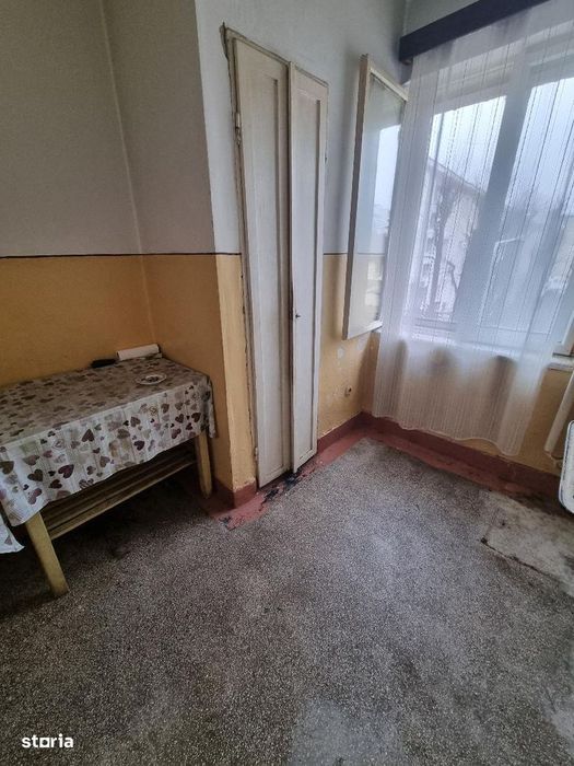 Apartament 2 camere, zona Centru, etaj 2 !