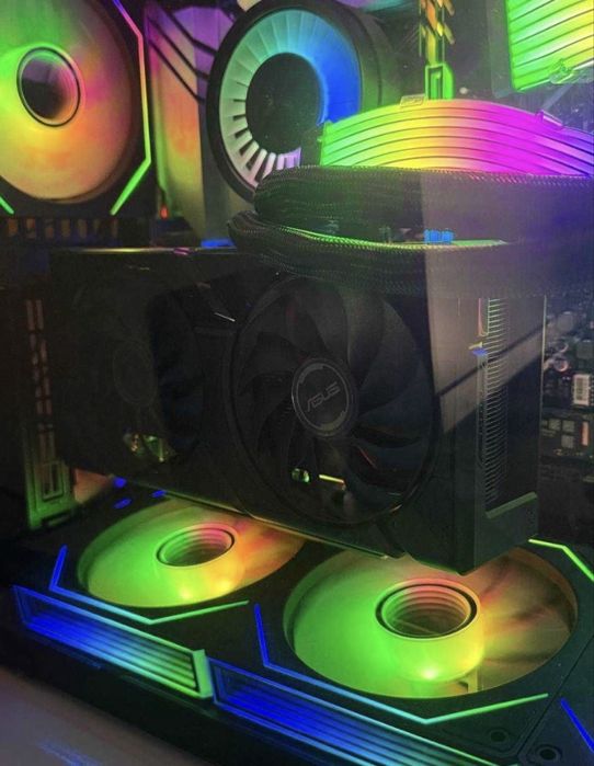 Pc gaming de vanzare Intel Core i7-14700F (20 nuclee / 28 threads)
