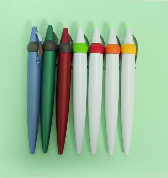 Химикали на едро и дребно 300 модела и цвята. Цена 0.20ст за бройка