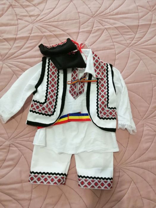 Costumas tradițional bebe