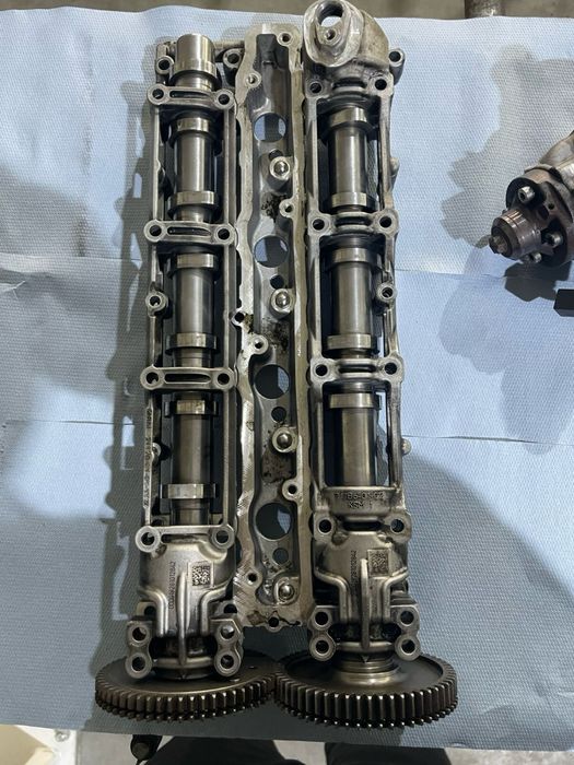 Chiulasa baterie ulei baie pompa injectie Mercedes W213 2.0