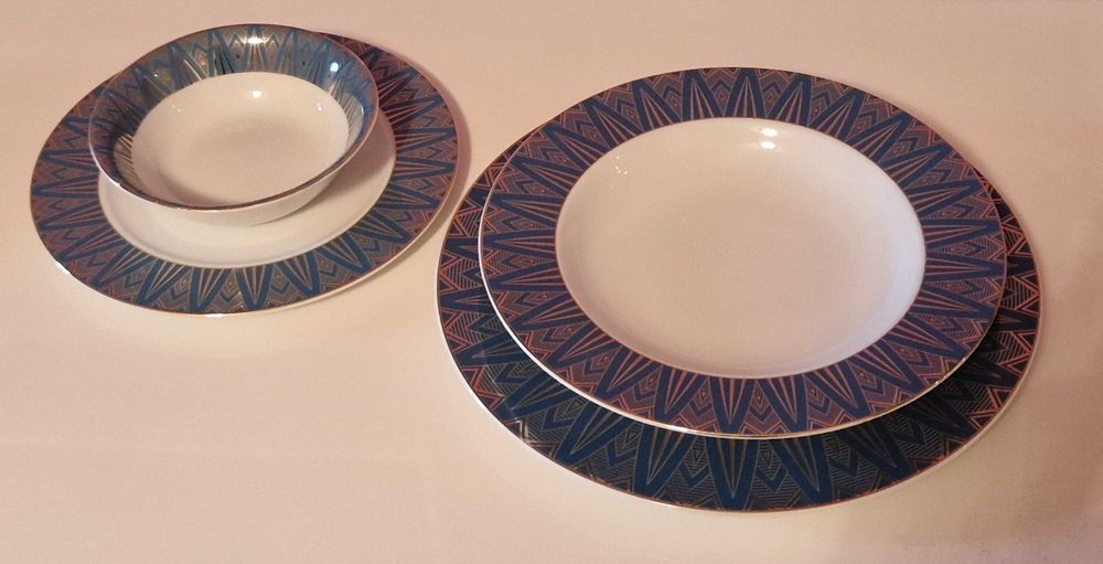 Луксозен сервиз за храна от 24 части