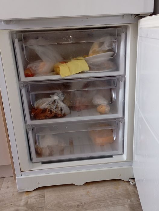 холодильник Hotpoint Ariston