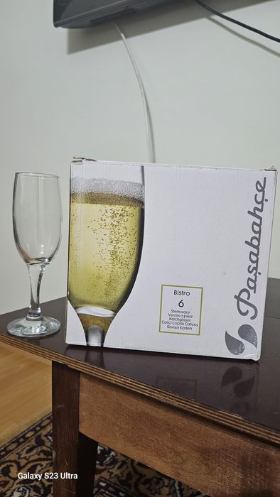 Бокалы под шампанское