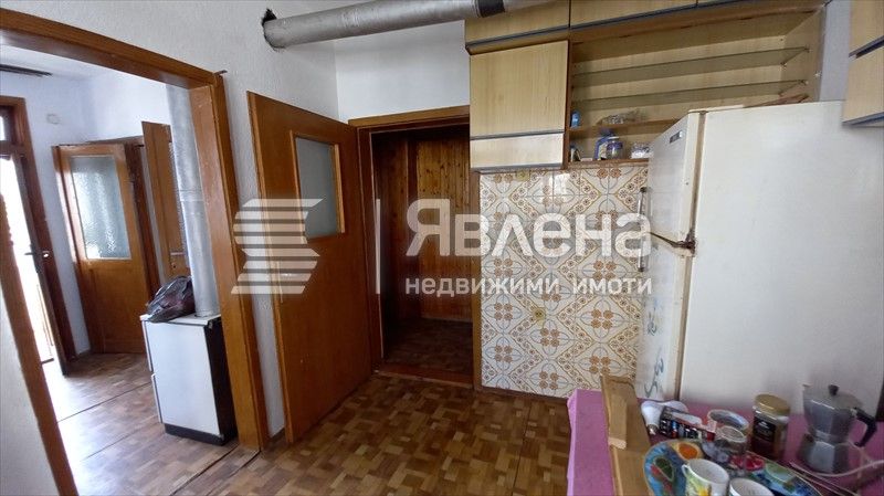 Жилищен имот без такса поддръжка в широк център Царево