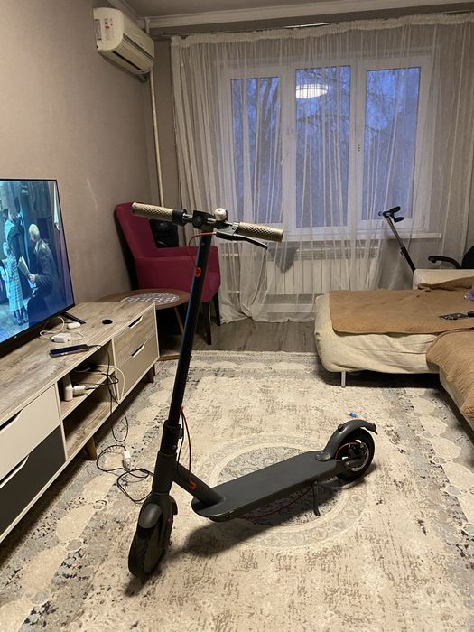 Продам электросамокат Xiaomi M365