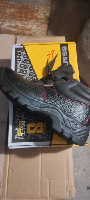 Зимни работни обувки.