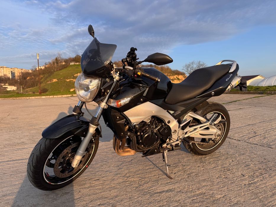 Motocicleta Suzuki GSR 600