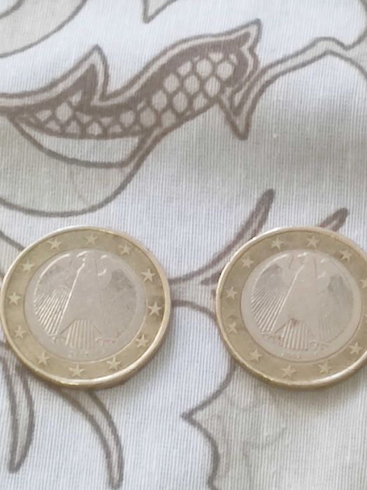 Vând două monede vechi 1 euro din 2002 negociabil