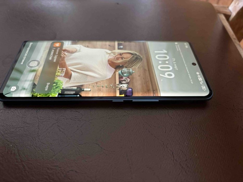 Продавам телефон Honor 70