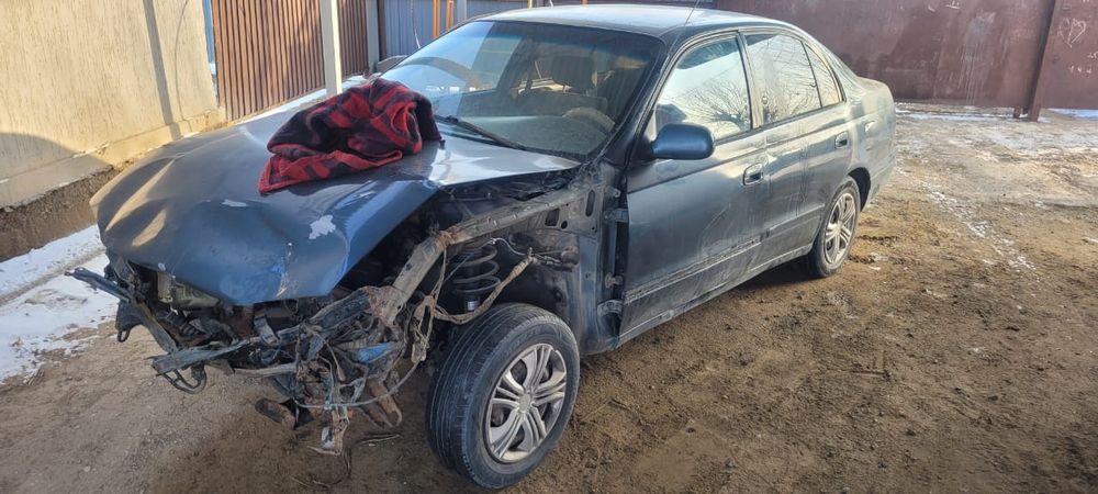 Тойота Карина Е аварийная