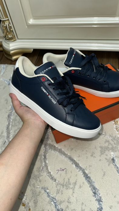 Tommy Hilfiger красовки тёмно синево цвета