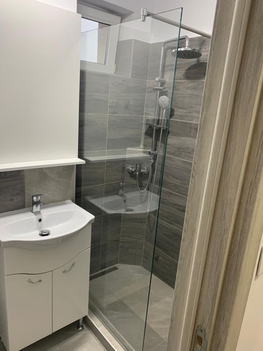 Inchiriez apartament