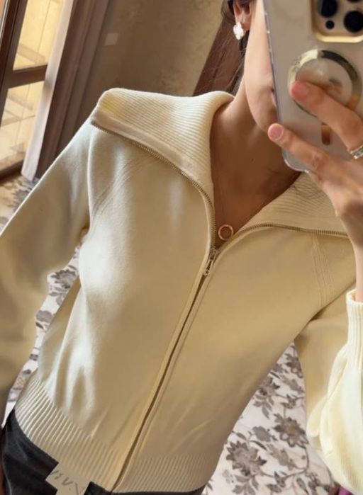 Женская кофта на замке