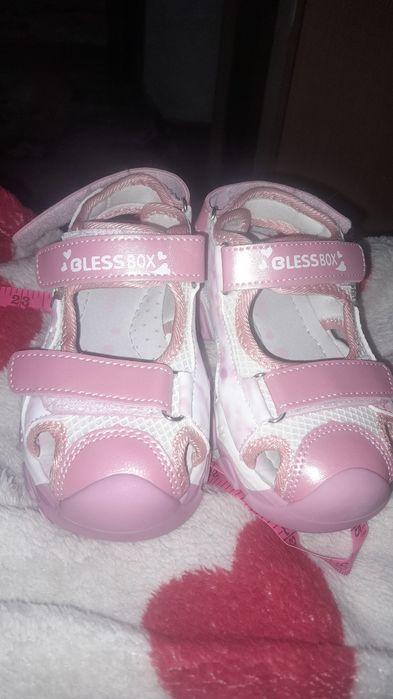 Продам сандали на девочку