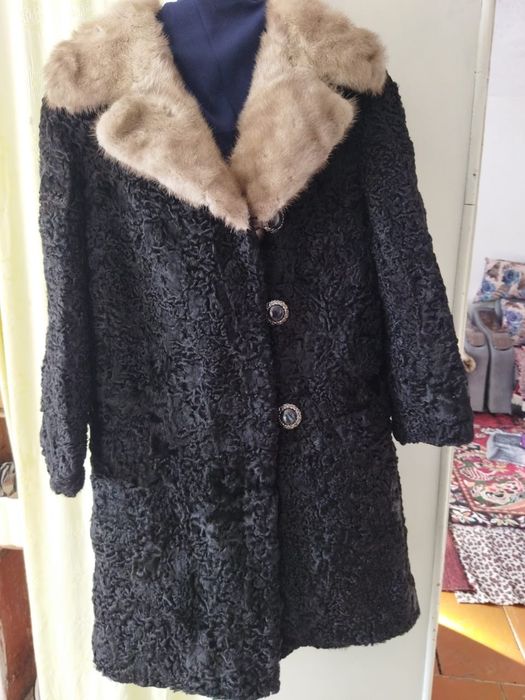 Шуба каракулевая