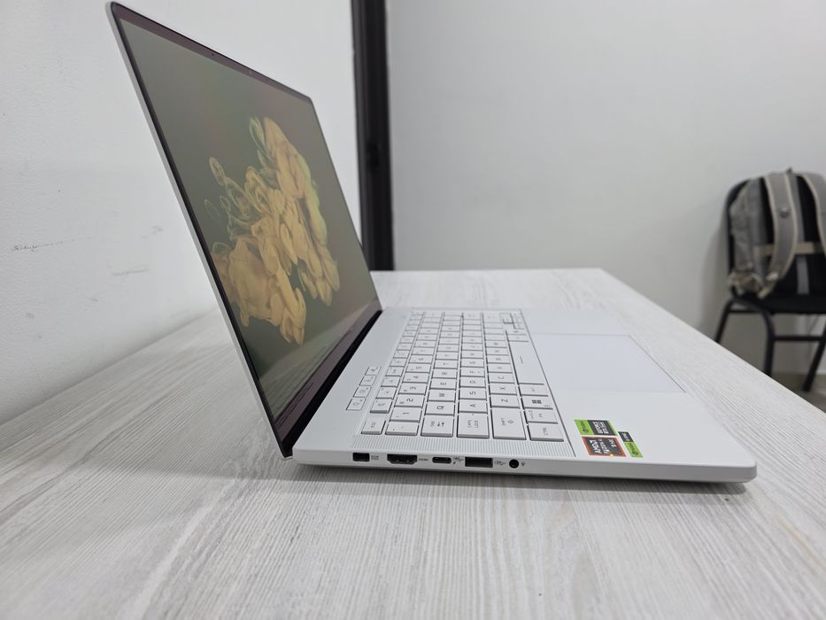 ASUS ROG Zephyrus G14 (2025)